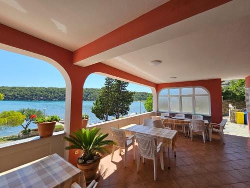 Guesthouse Dezeljin Hotel in Lika-Senj County
