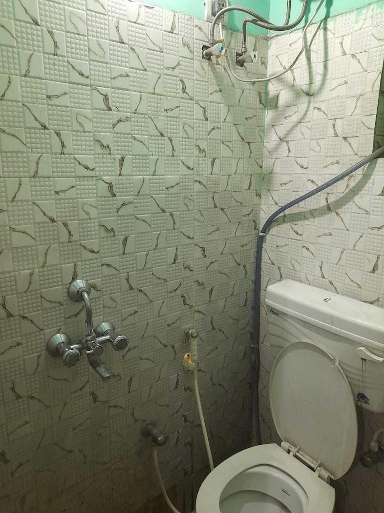 Duniya Guest House Hotel in Kolkata