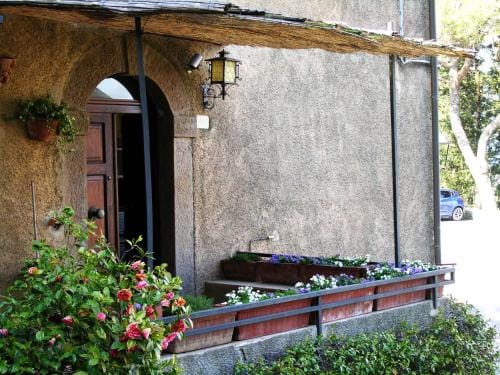 Lo Sdrucciolo Affittacamere Hotel in Manciano