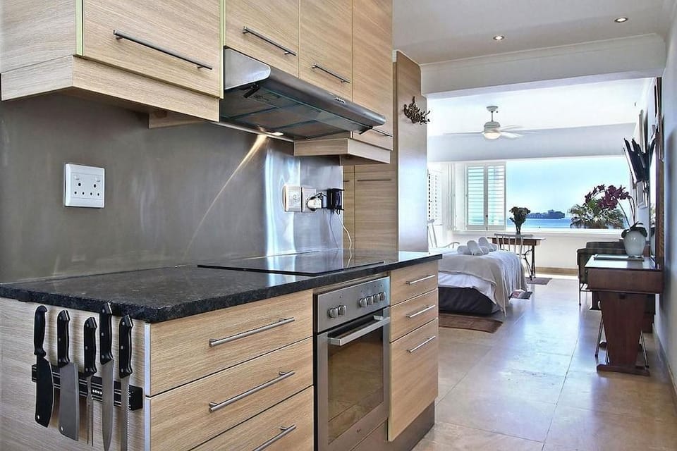 Dolphin Bay II Hotel in Cape Town