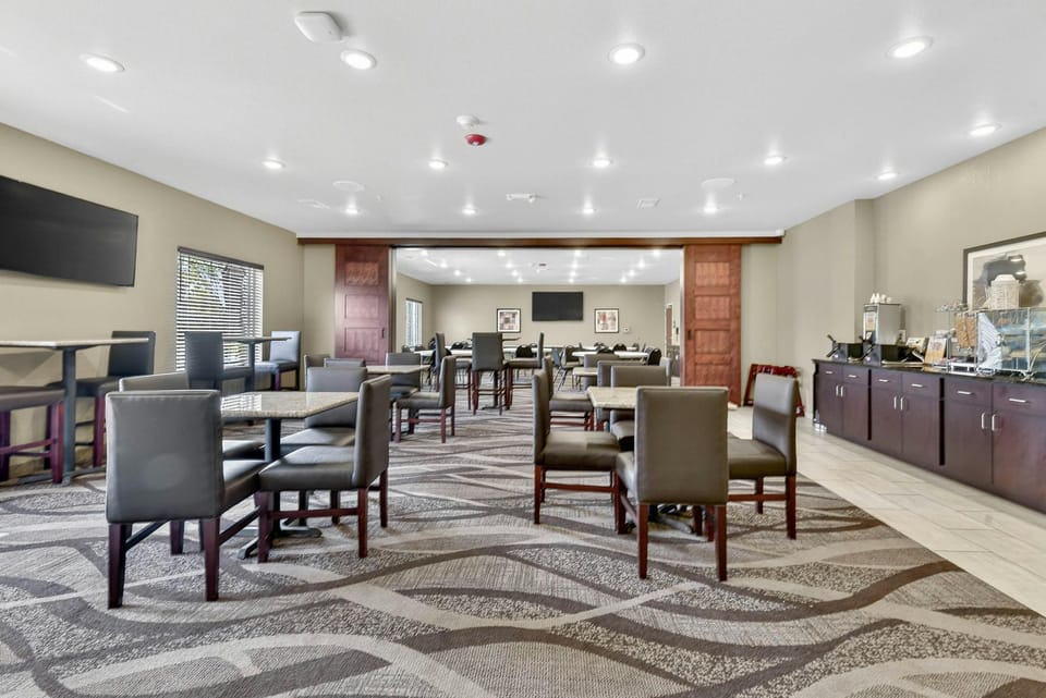 Cobblestone Hotel & Suites - Eaton Hotel in Ohio