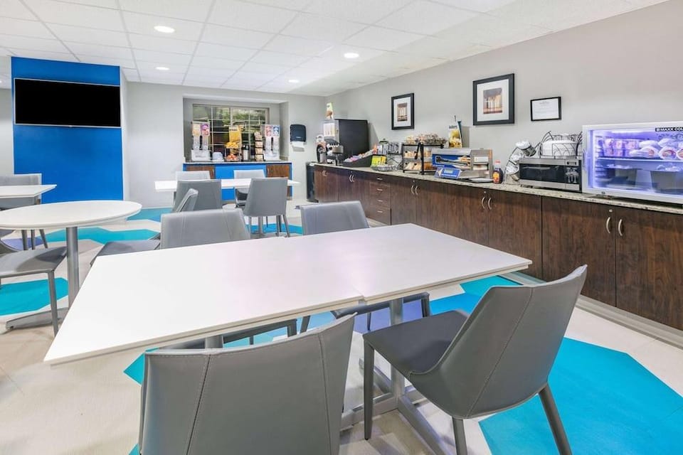 Microtel Inn & Suites by Wyndham Hotel in Montopolis