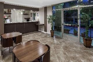 Days Inn & Suites by Wyndham Anaheim Resort Hotel in Garden Grove