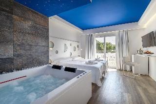 Apartamentos Triton Hotel in Cala Ratjada