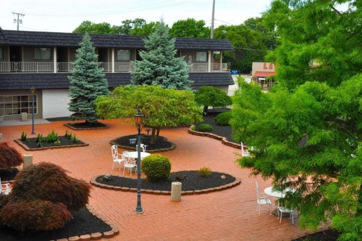 Avalon Inn Hotel in Sandusky