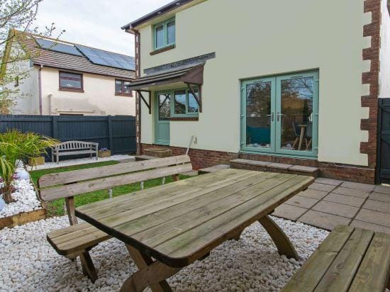 Oceanside | Sleeps 6 |Walk to Beach & Stylish Hotel in Croyde