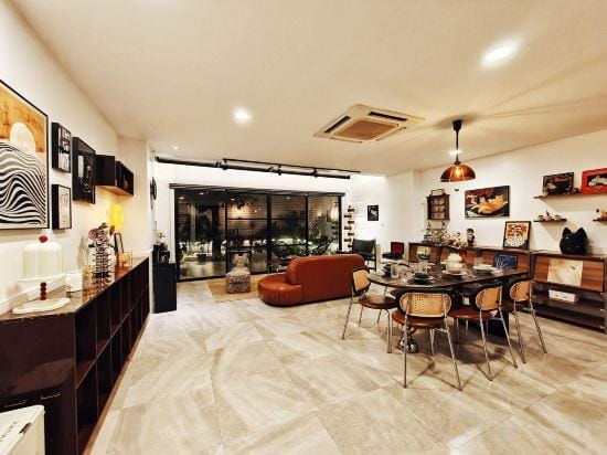 4Br Modern Art Villa with Free Wi-Fi Netflix Vinyl Hotel in Bangkok
