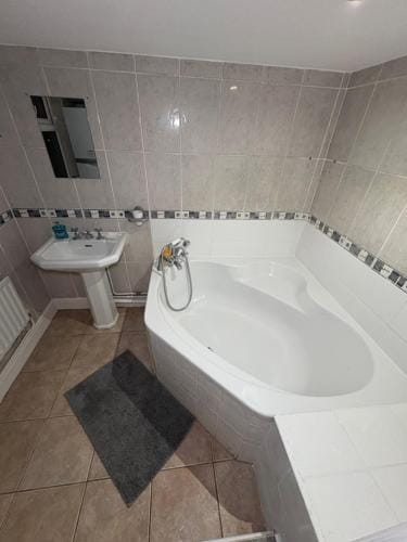 Cosy room 8 s Hotel in London Borough of Croydon