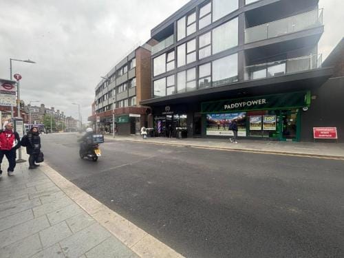 Amazing Studio in London-L Hotel in Harrow