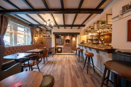 Host & Stay - Woodroffe Arms Hotel in High Peak District