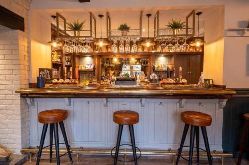 Host & Stay - Woodroffe Arms Hotel in High Peak District