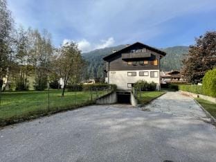 Trilocale con giardino, Pinzolo Hotel in Pinzolo