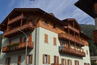 Trilocale centrale, Pinzolo Hotel in Pinzolo