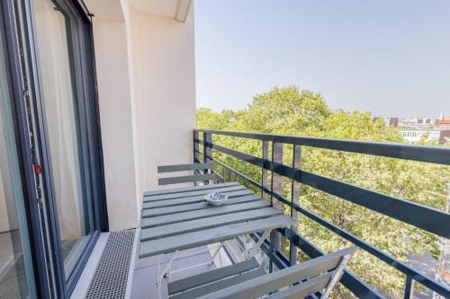 Modern apartment -2BR-4P- Flea market Hotel in Saint-Denis, France