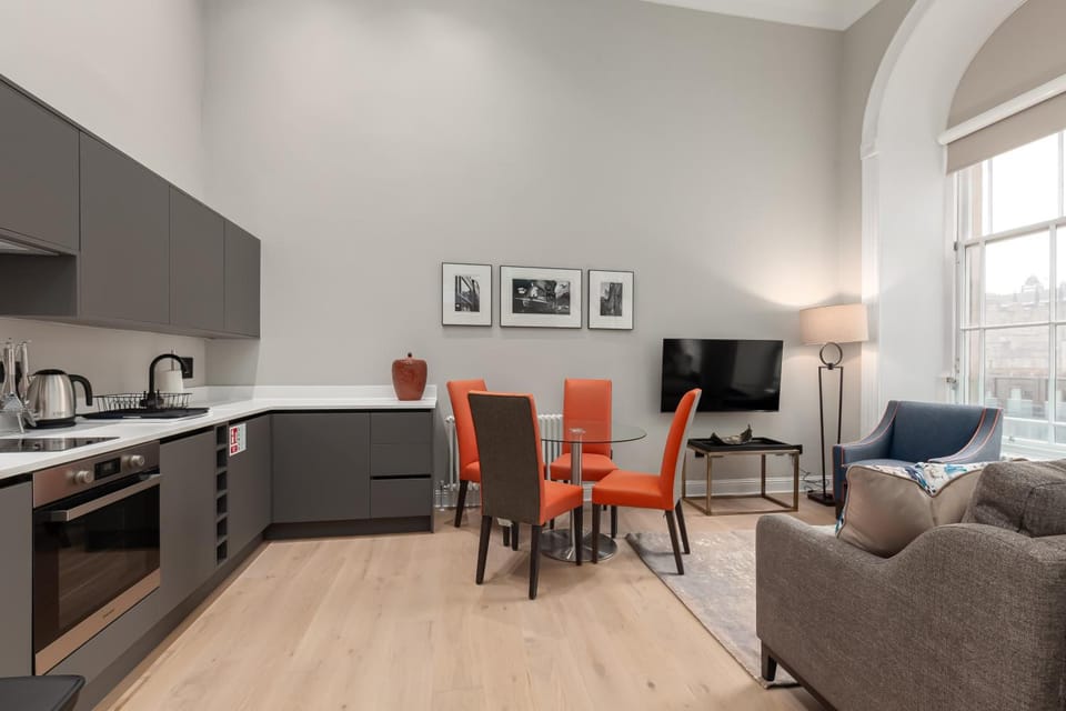 Destiny Scotland George IV Apartments Hotel in Edinburgh