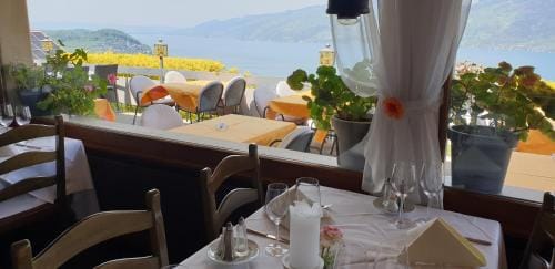 Baren-Krattigen Hotel in Canton of Bern (Region)