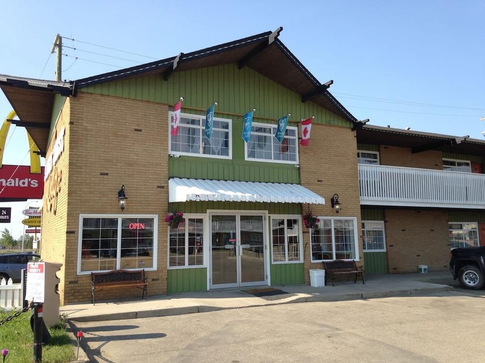 Silver crest lodge Motel in Grande Prairie