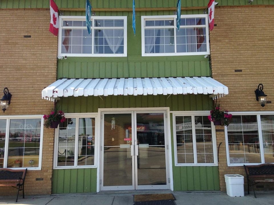 Silver crest lodge Motel in Grande Prairie