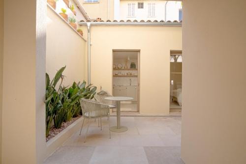 Maison Raphael studios - Plages, Ville et Gare a Pied Hotel in Saint-Raphael