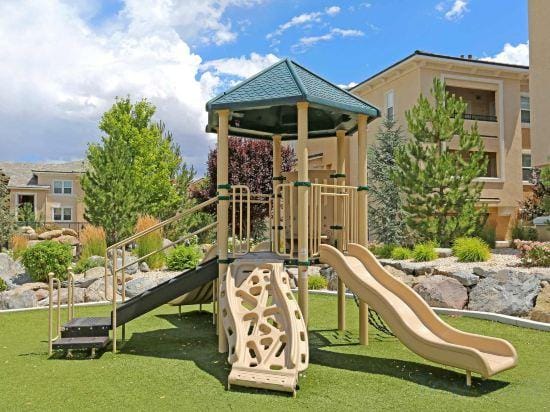 New Cozy 1BR Apt with Gym, Sauna & Heated Pool Access Hotel in Reno