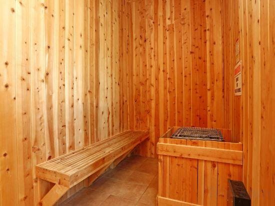 New Cozy 1BR Apt with Gym, Sauna & Heated Pool Access Hotel in Reno