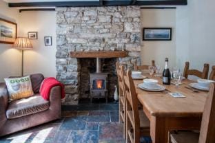 Rose Cottage - 3 Bedroom Cottage - Parkmill Hotel in Ilston