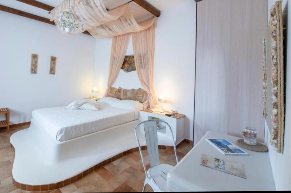 Niriides Hotel in Milos