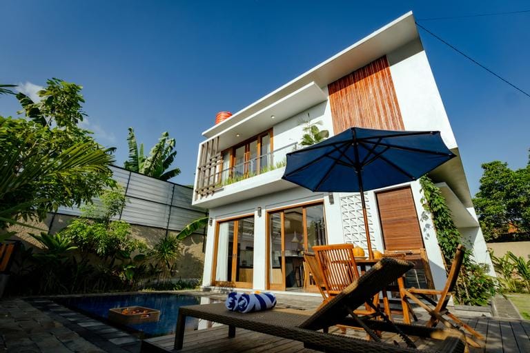Serene 4BR Villa with Pool & Lush Garden, Near Ubud - Vil'Latu Hotel in Abiansemal