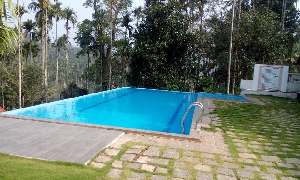 The Wave Lakeview Resort & Spa Hotel in Kerala