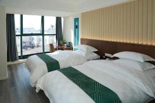 Yunbai Yun Hotel (Shanghai Lushan Happy Valley Branch) Hotel in Shanghai