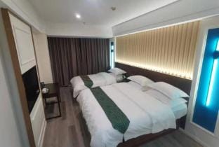 Yunbai Yun Hotel (Shanghai Lushan Happy Valley Branch) Hotel in Shanghai