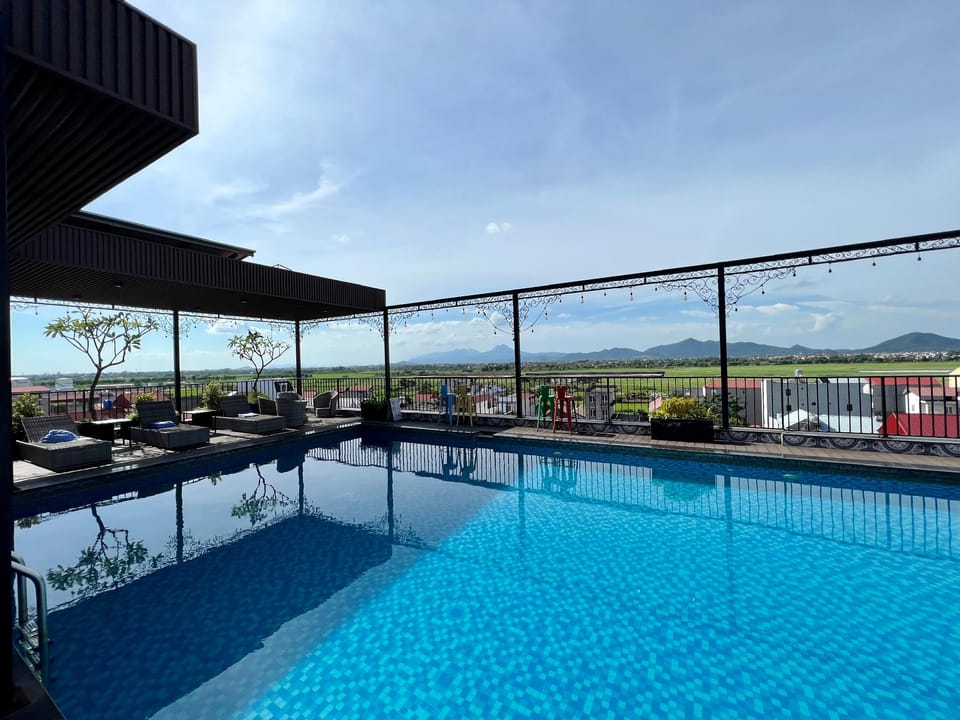 Paragon Noi Bai Pool And Best View Airport Hotel Hotel in Laos