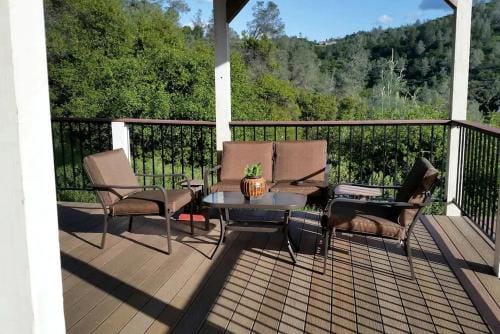 Private Accommodation for a Couples' Getaway in Penn Valley, California Lodge in Sierra Nevada