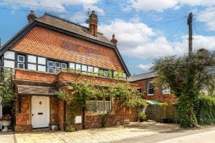 Water's Edge - From £300 Per Night Hotel in Henley-on-Thames