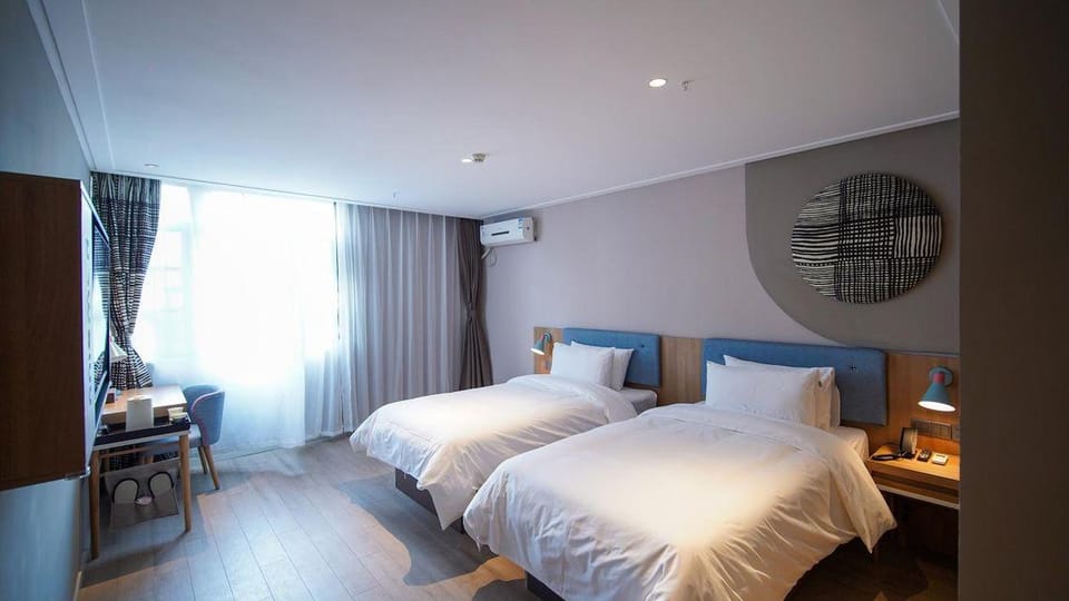 Home Inn Neo (Wuxi Sheng'an West Road Baile Plaza Store) Hotel in Suzhou