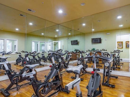 New Cozy & Stylish 1BR with Heated Pool, Relaxing Spa & Sauna Hotel in Reno