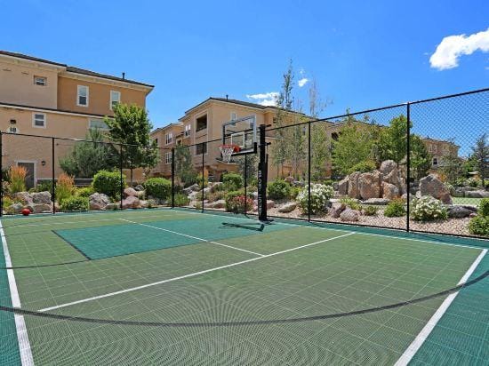 New Cozy & Stylish 1BR with Heated Pool, Relaxing Spa & Sauna Hotel in Reno