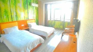 Xinhong Hotel (Hangzhou Lin'an East Station) Hotel in Hangzhou