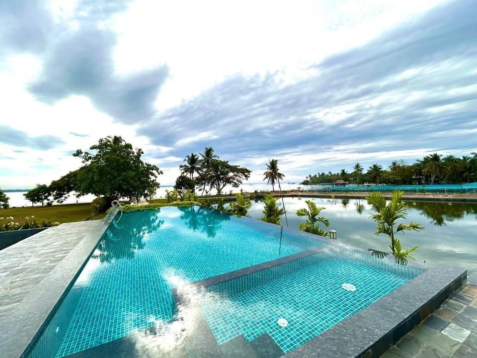 The Lake Manor Resort in Kochi