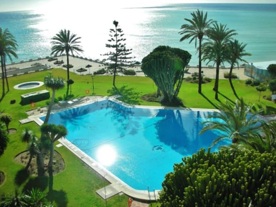 Waterfront Santa Clara Apartments Hotel in Torremolinos