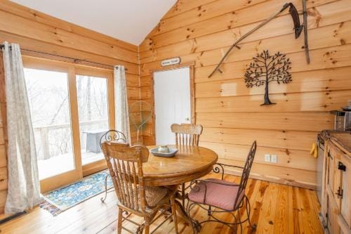 The Treehouse at the Rustic Retreat Inn in Indiana