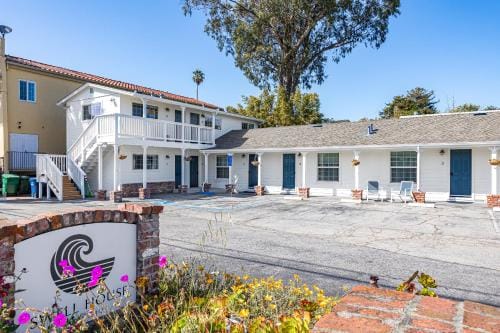 Swell House Santa Cruz Hotel in Opal Cliffs