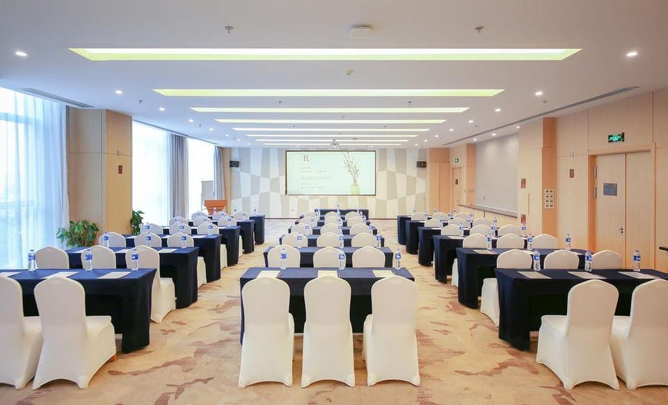 H Crytal Hotel (Jinma Road, Dalian Development Zone) Hotel in Dalian