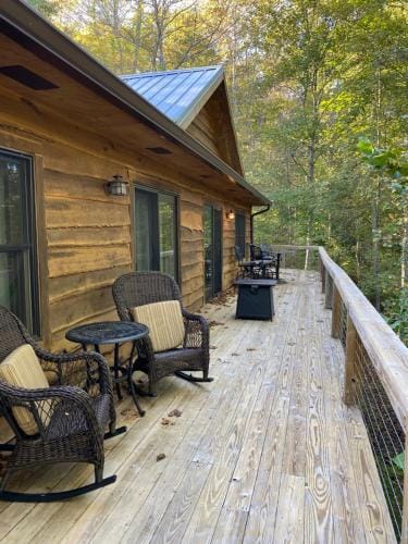 The Timber Nook at the Rustic Retreat Inn in Indiana