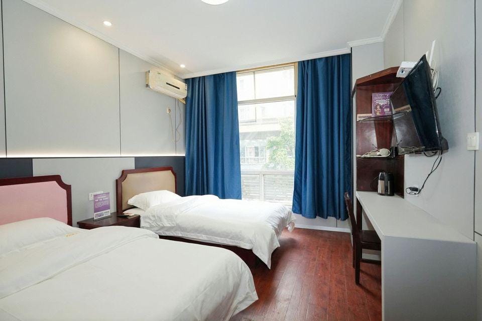 Dream Holiday Hotel (Bitian Road Branch) Hotel in Hangzhou