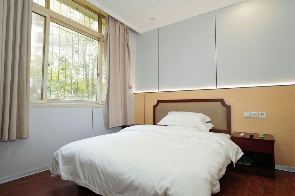 Dream Holiday Hotel (Bitian Road Branch) Hotel in Hangzhou
