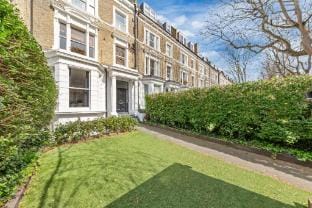 Designer 2BR Luxe in Kensington by Harrods for 6 Hotel in City of Westminster