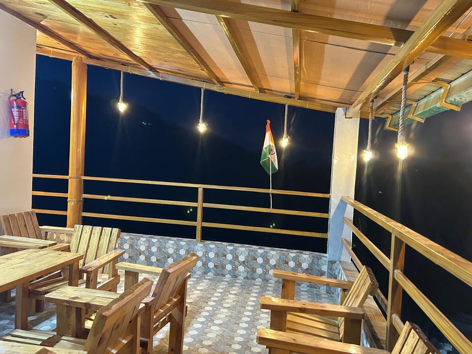 Abodes Himalaya View Hotel in Uttarakhand