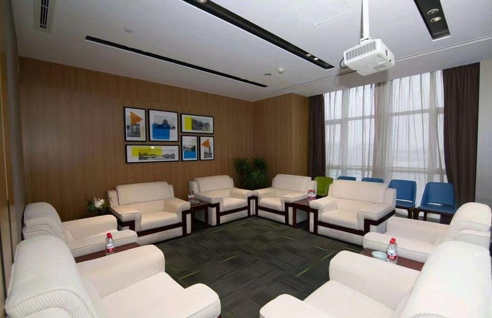 Mehood Lestie, Yangzhou Slender Lake Hotel in Jiangsu