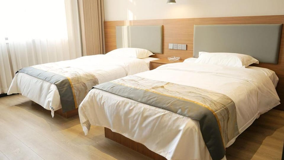 TAIHU FISHIGN PORT HOLIDAY INN Hotel in Shanghai